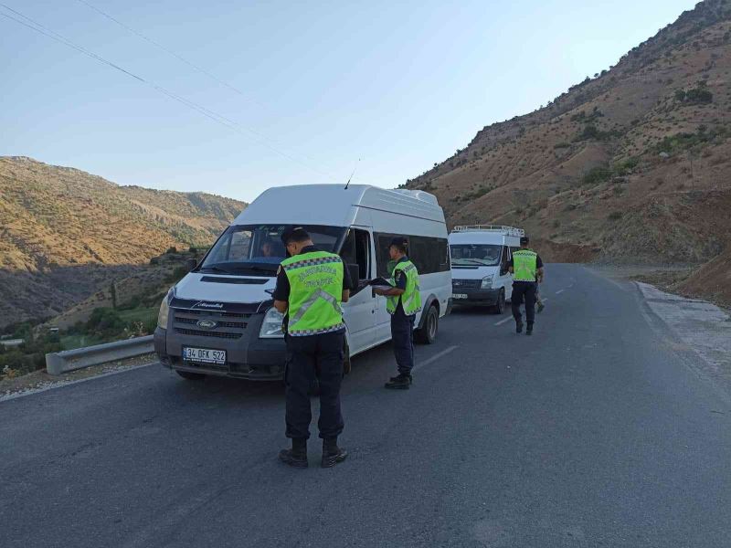 Sason’da jandarma, öğrenci servislerini denetledi
