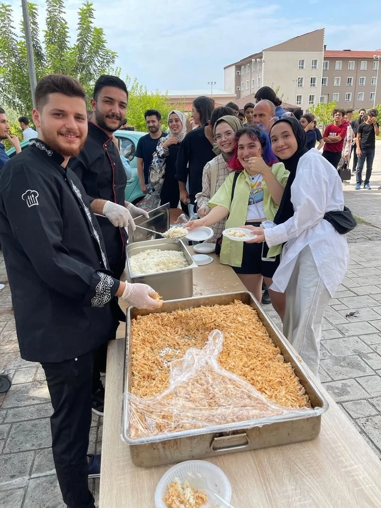 Dörtyol Fen Lisesi’nde Geleneksel Pilav Günü Etkinliği