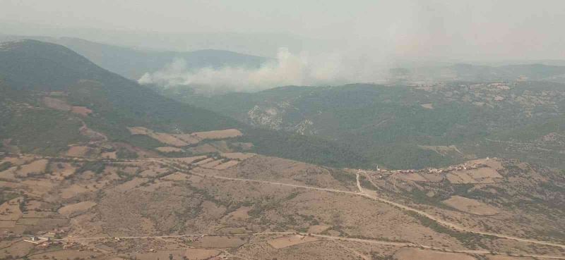 Kepsut’taki orman yangınına müdahale sürüyor
