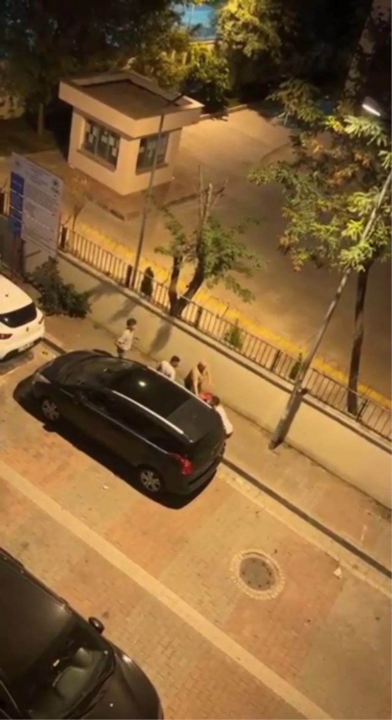 Bisküvi çaldığı için dayak yiyen çocuğu mahalleli kurtardı
