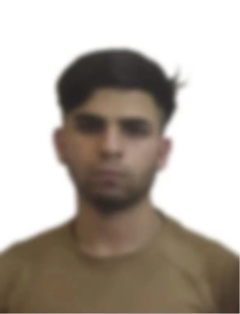 Bağcılar’da 3 hırsız takip ettikleri kişileri böyle gasp etti
