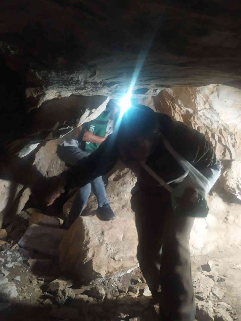 Düşüp yaralandığı mağarada mahsur kalan adam jandarma ve AFAD tarafından kurtarıldı
