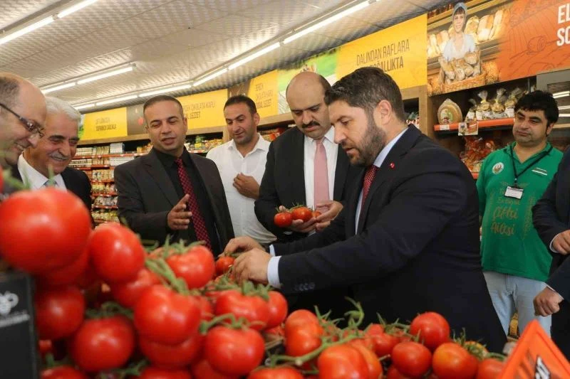 Türkiye’nin en ucuz salkım domatesi Aziziye’de
