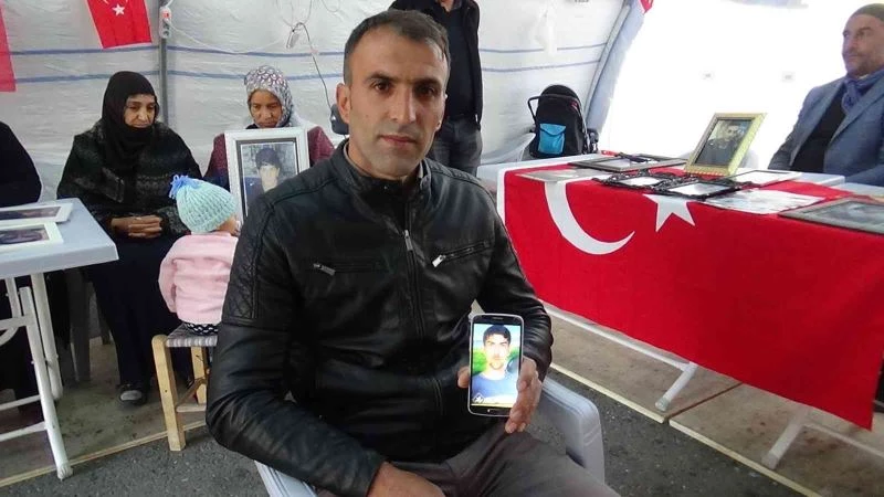 Evlat nöbetinin 80’ıncı gününde kardeşine seslendi, 4 yıl sonra müjdeli haberi aldı
