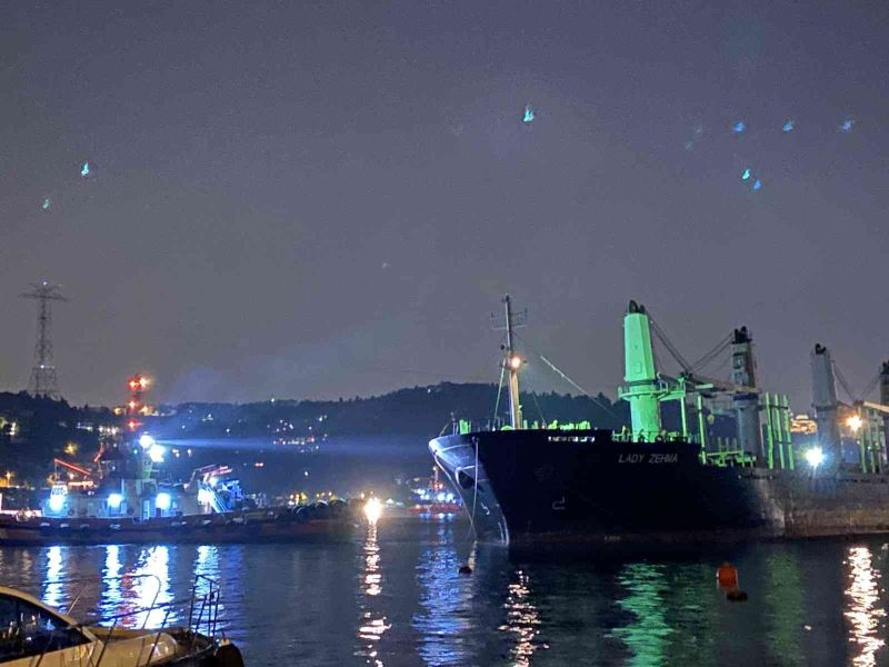 Bebek sahilinde karaya oturan gemi kurtarıldı: İstanbul Boğazı gemi trafiğine açıldı
