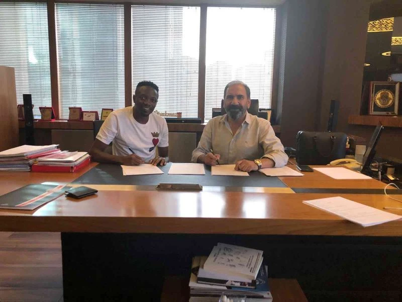 Ahmed Musa Sivasspor’a imzayı attı
