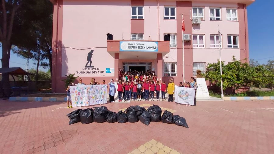 Balık ölümleri ve atık lastik haberleri ile gündeme gelen Karaçay’da çocuklardan çevre temizliği