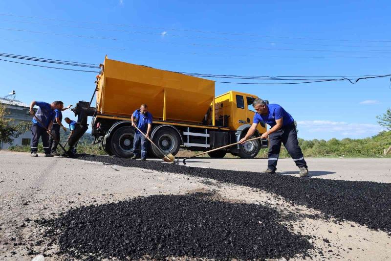Başiskele’nin yolları sıcak asfaltla konfor kazanıyor
