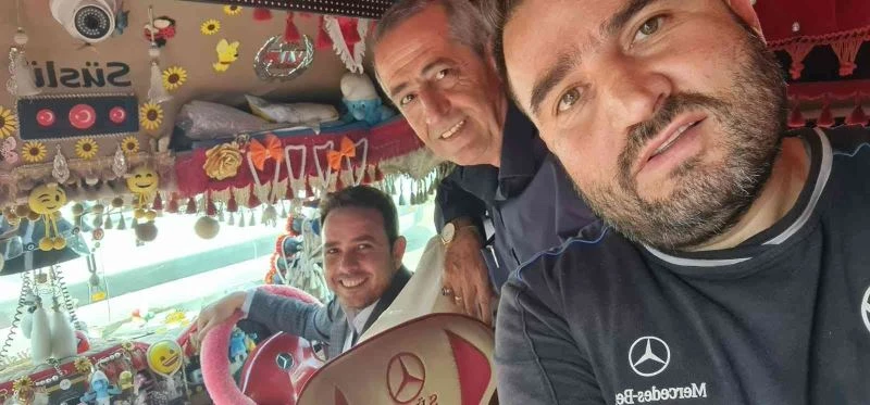 Modifiyeli araca hayran kaldı
