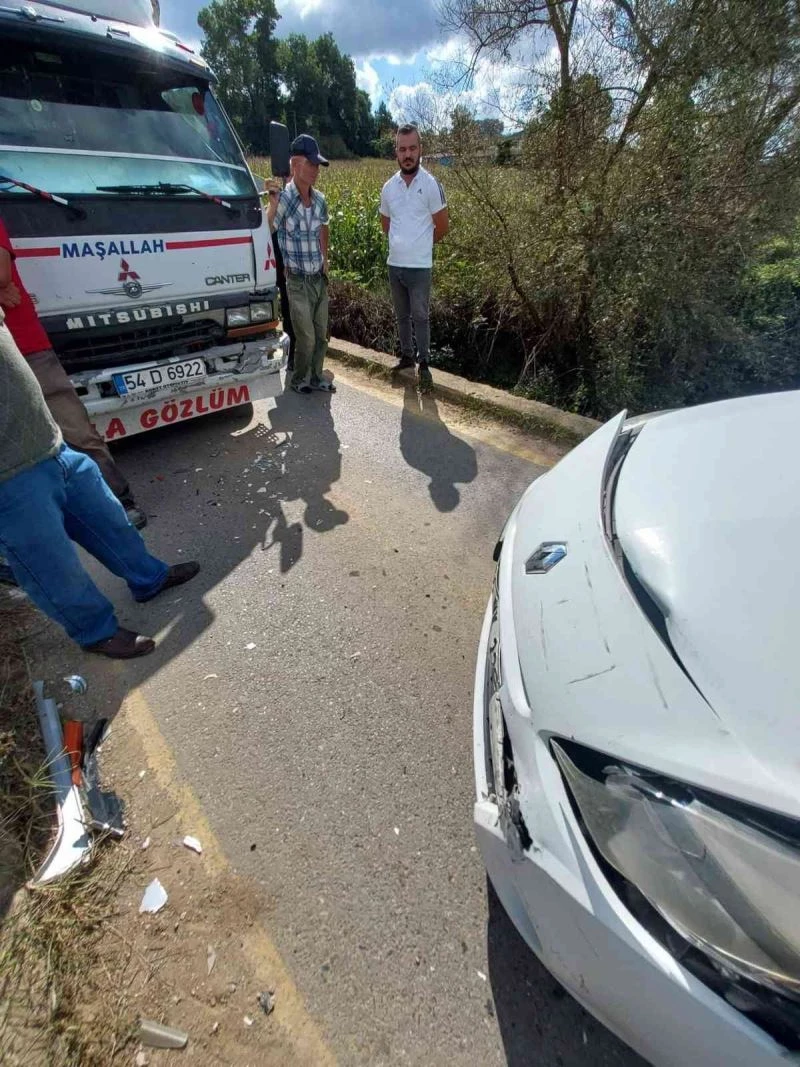 Otomobil ile kamyon köprüde kafa kafaya çarpıştı: 1 yaralı
