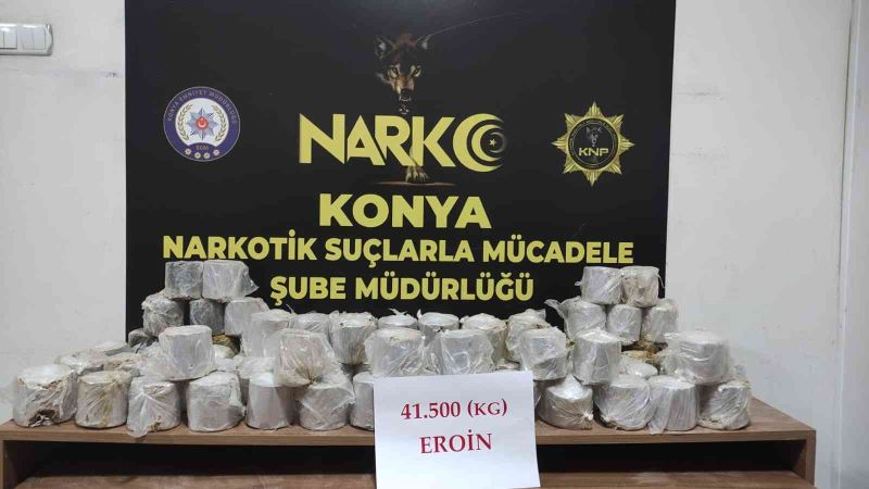 Dur ihtarına uymayan araçtan atılan çantalarda 41.5 kilo eroin çıktı
