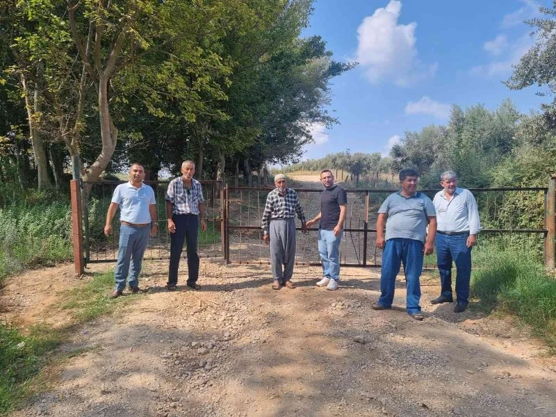 Sahibi yolu kapattı, mahalleli kapıda kaldı
