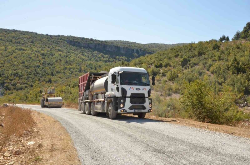 Mersin’de ilçelerdeki grup yolları asfaltlanıyor
