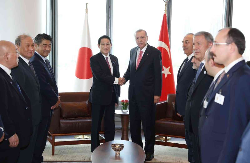 Cumhurbaşkanı Erdoğan, Japonya Başbakanı Kishida ile bir araya geldi
