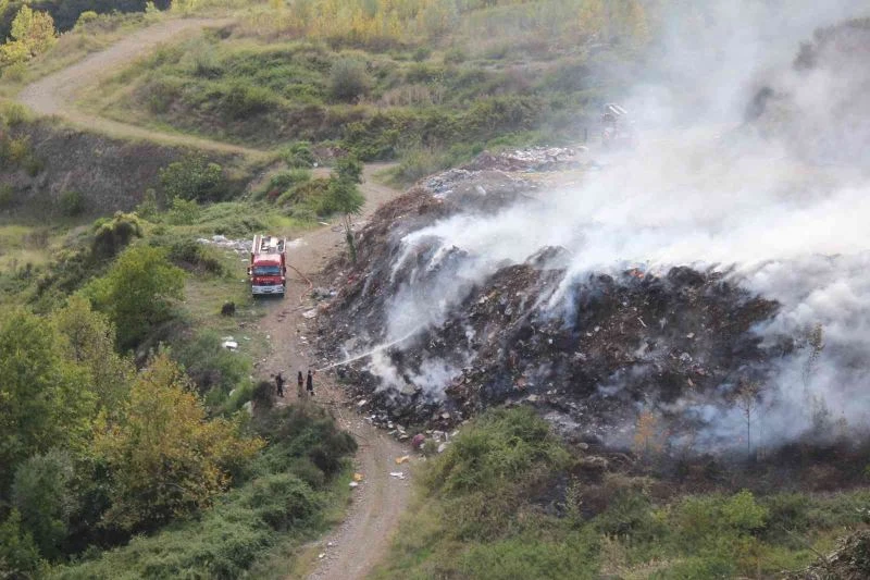 Çöplük alanda korkutan yangın, dumanlar etrafı kapladı
