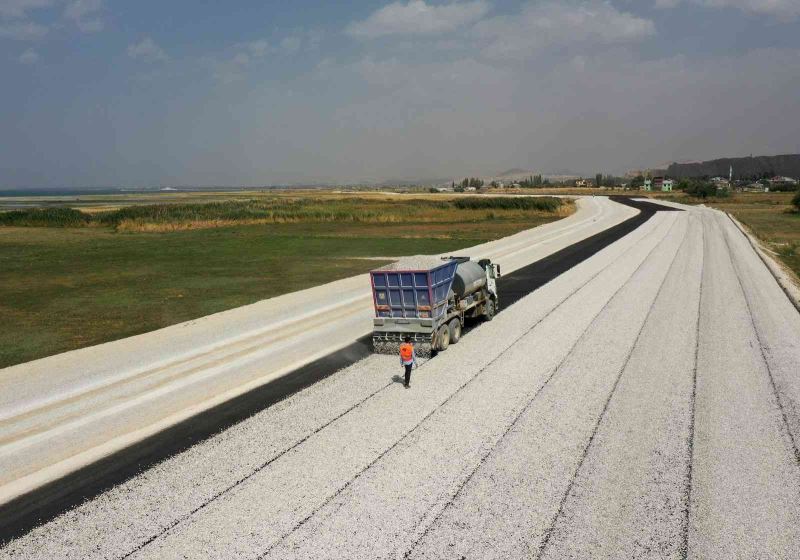 Van’ın sahil yolu asfaltlanıyor
