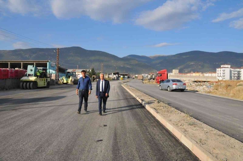 Akşehir’de yollar asfaltlanıyor
