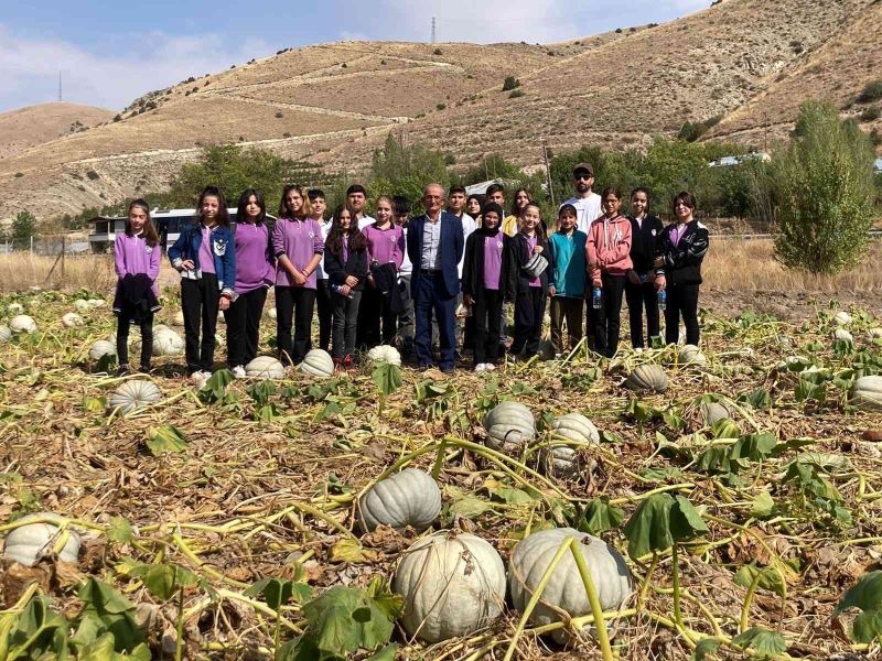 Bayburt’ta öğrencilere organik tarım ve ata tohumunun önemi anlatıldı
