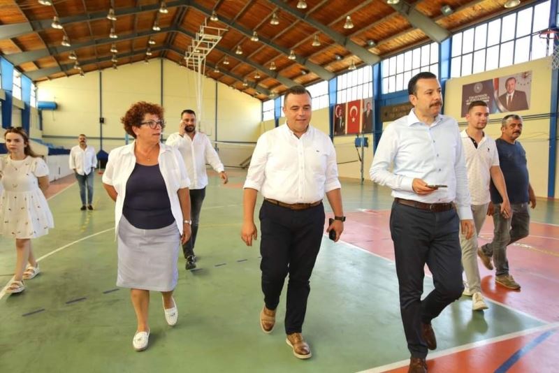 Vekil Kaya’dan Seferihisar Spor Salonu’nda inceleme
