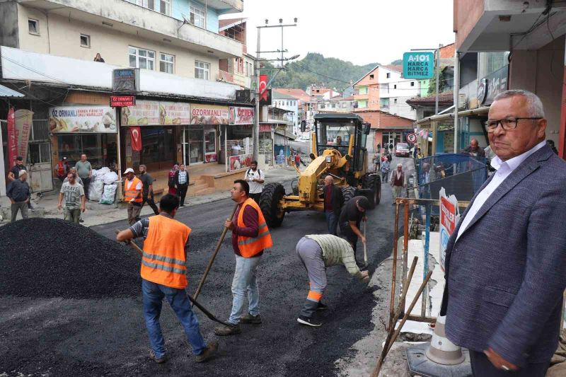 Selden zarar gören beldenin yolları asfaltlanıyor
