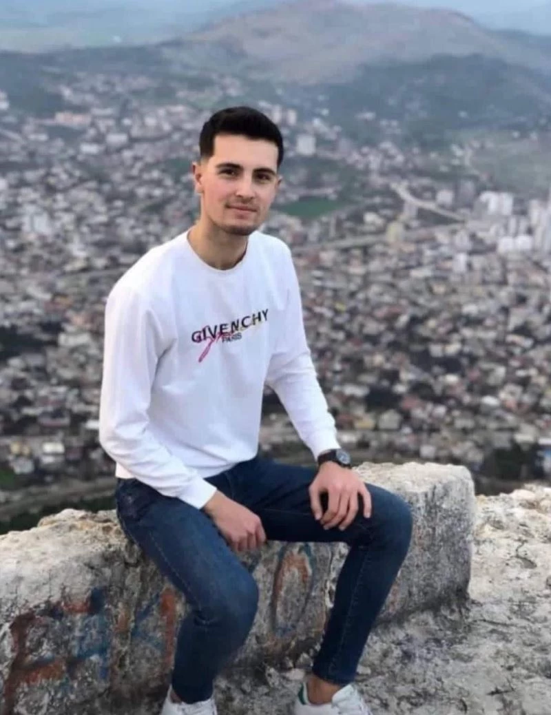 20 yaşındaki genç, 17 yaşındaki kuzeni tarafından öldürüldü
