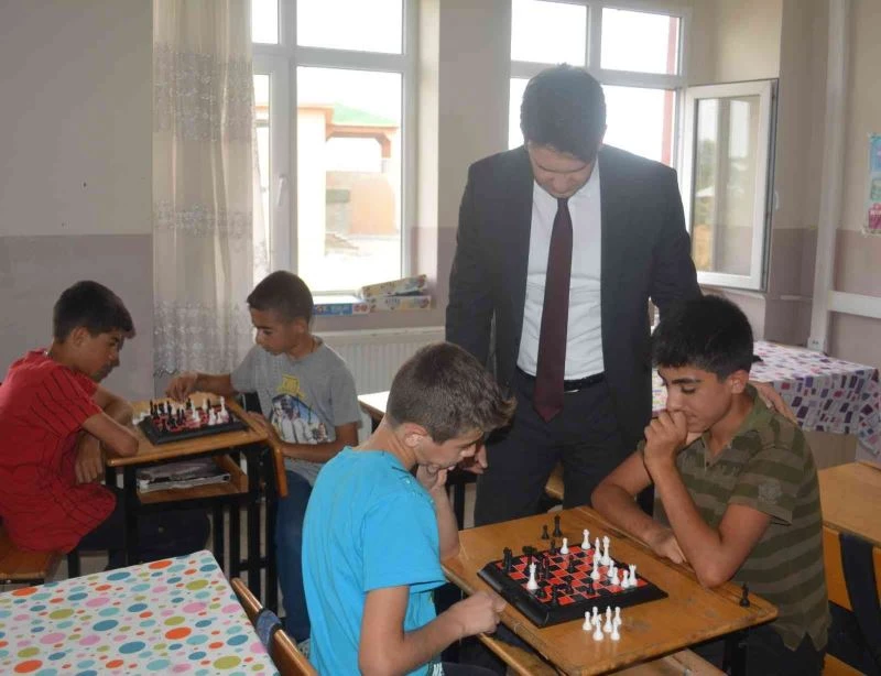 Kaymakam Gürses köy ve okul gezilerini sürdürüyor
