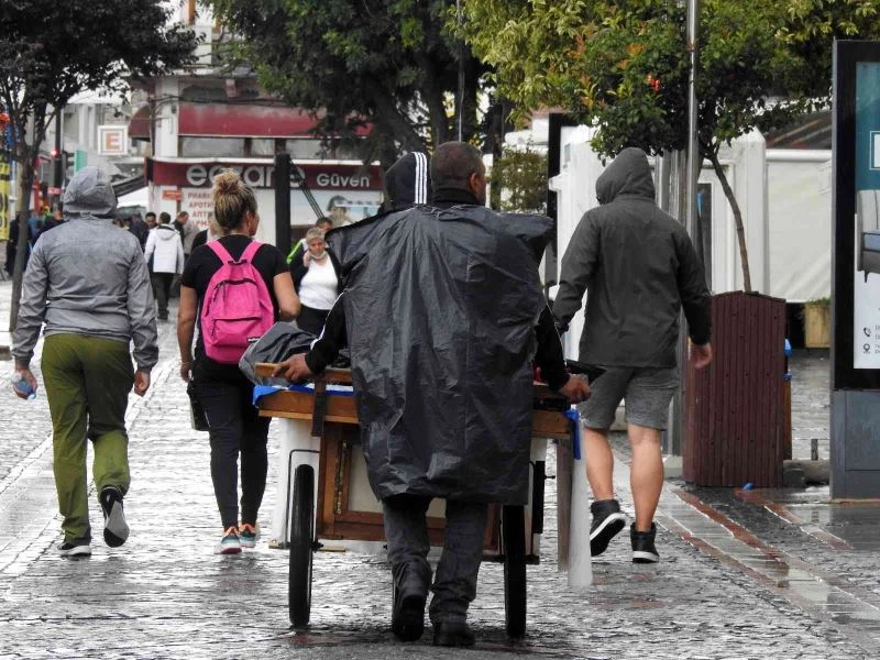 Edirne’de kısa süreli etkili olan sağanak zor anlar yaşattı
