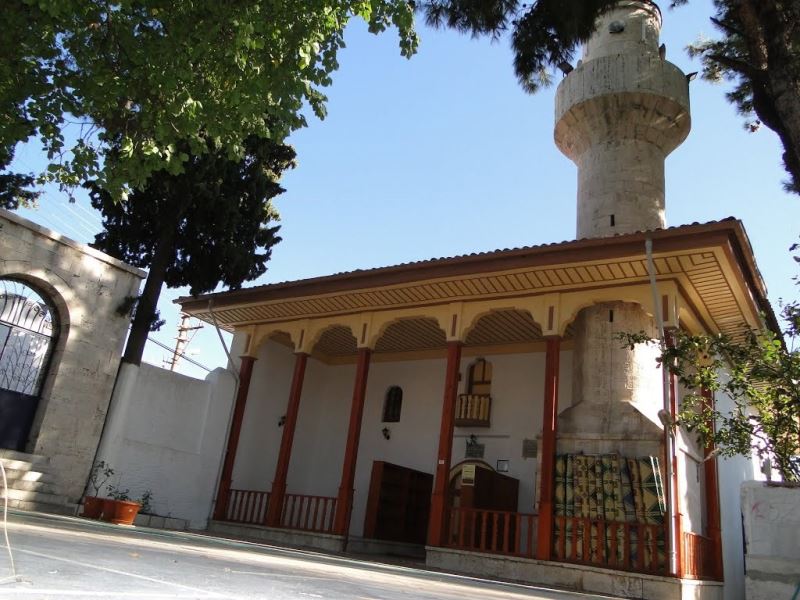 Muğla’nın Menteşe ilçesinde bulunan tarihi camii her yıl ziyaretçi akınına uğruyor
