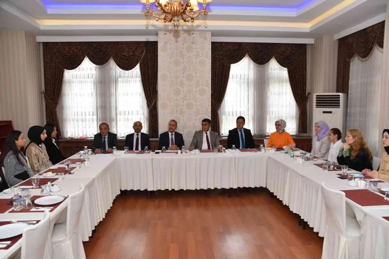 Vali Gürel, yeni atanan okul öncesi sözleşmeli öğretmenlerle bir araya geldi
