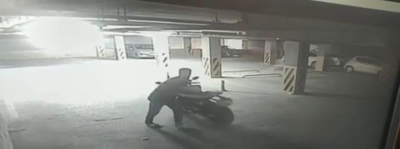 Ümraniye’de doktorun 600 bin TL’lik motosikletini çalan hırsız güvenlik kamerasında
