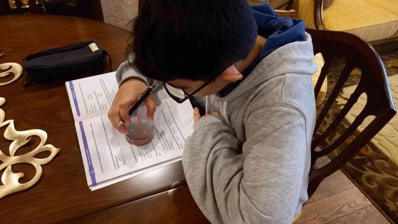 Gözlerindeki engel, başarılarına engel olmadı
