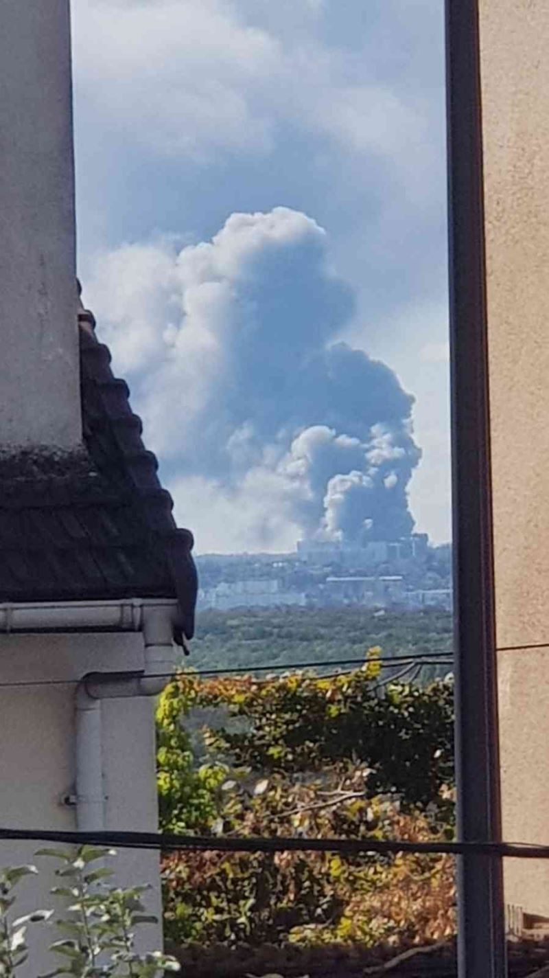 Fransa’daki dünyanın en büyük taze toptan gıda pazarında yangın
