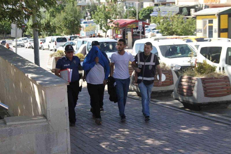 Elazığ’da 19 suç kaydı olan 2 hırsız kaza yaptıktan sonra yakalandı
