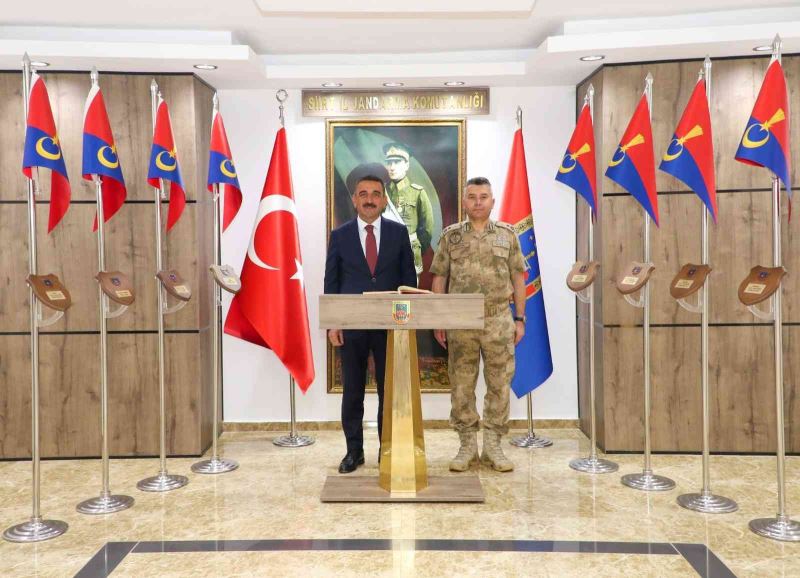 Siirt Valisi Hacıbektaşoğlu, İl Jandarma Komutanı Büyük’e hayırlı olsun ziyaretinde bulundu
