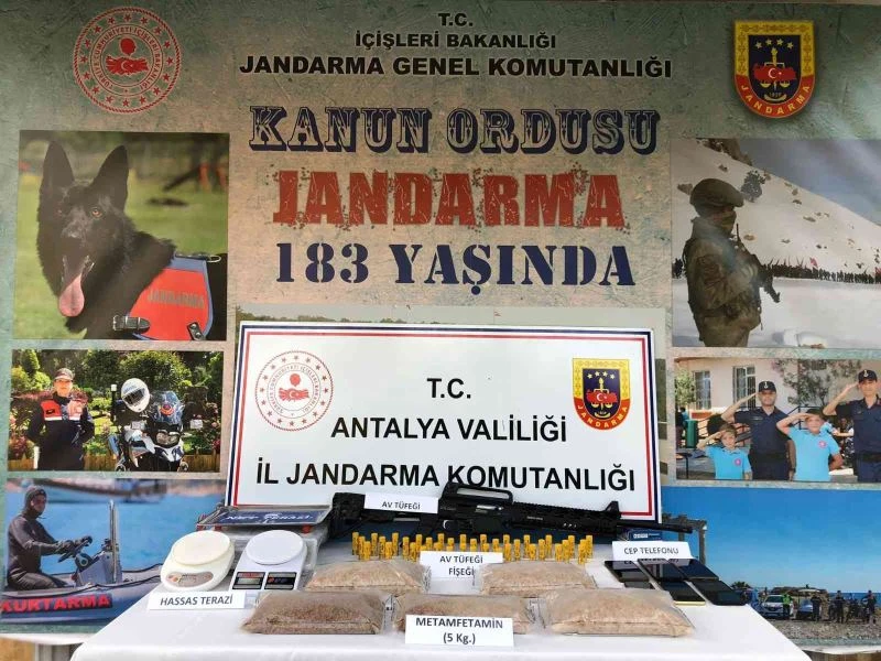 Piyasaya sürülmeye hazırlanan 5 kilogram uyuşturucuya jandarma baskını
