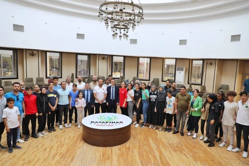Kayapınar Belediyesi başarılı 25 öğrenciyi ödüllendirdi
