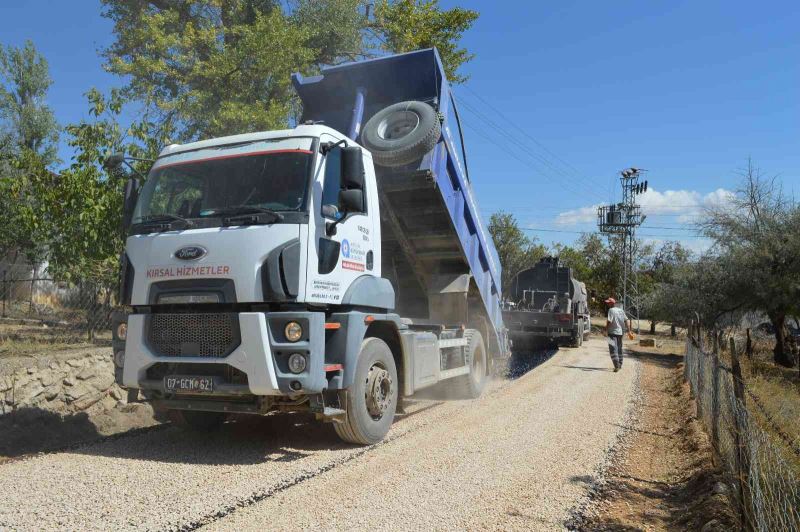 Büyükşehir Belediyesinden, Elmalı’da asfalt çalışması
