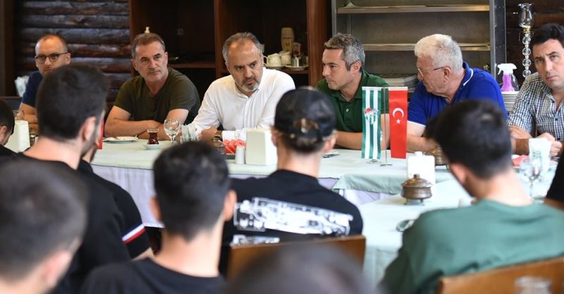 Bursaspor, Büyükşehir Belediye Başkanı Alinur Aktaş ile bir araya geldi
