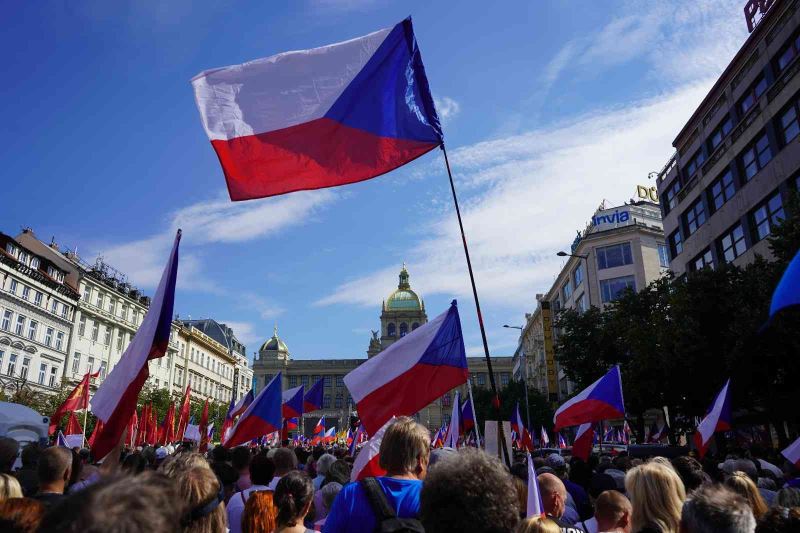 Çekya’da 70 bin kişilik hükümet karşıtı protesto
