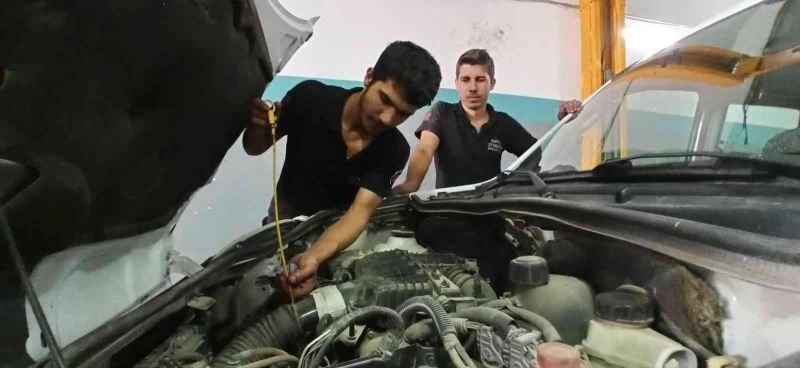 Mesleki eğitimdeki düzenleme esnafın yüzünü güldürdü: Çırak, kalfa ve usta sayıları bir yılda arttı
