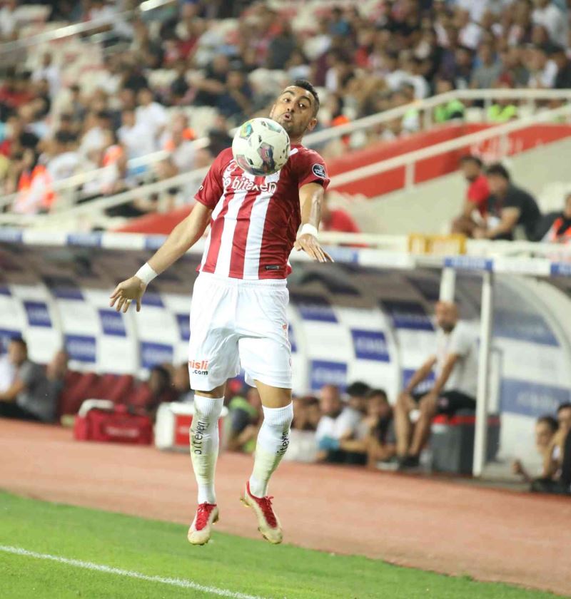 Sivasspor’da Uğur Çiftçi kırmızı kart gördü!
