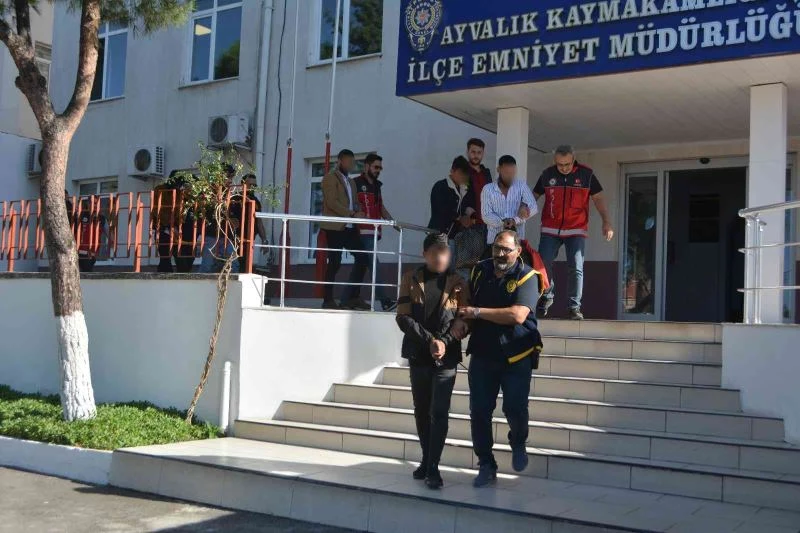 Ayvalık’ta yaşlı kadını telefonla dolandıranlar Şanlıurfa’da yakalandı
