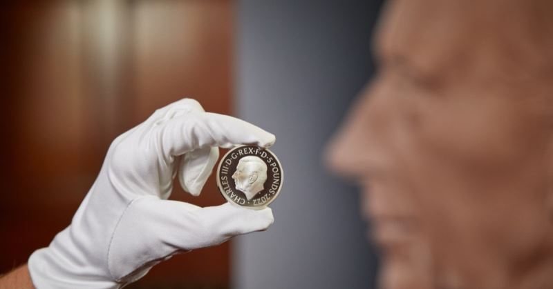 İngiltere’de Kral 3. Charles’ın portresini içeren yeni madeni paraların üretimi başladı
