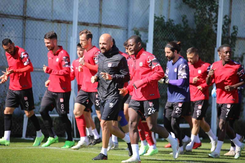 Sivasspor 3 puan parolasıyla hazırlanıyor
