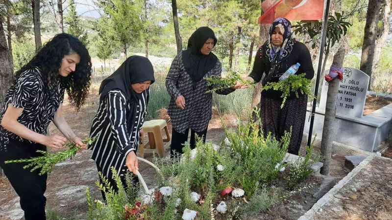 Azra’nın annesi, katilinin ölüm haberini kızına mezarında verdi
