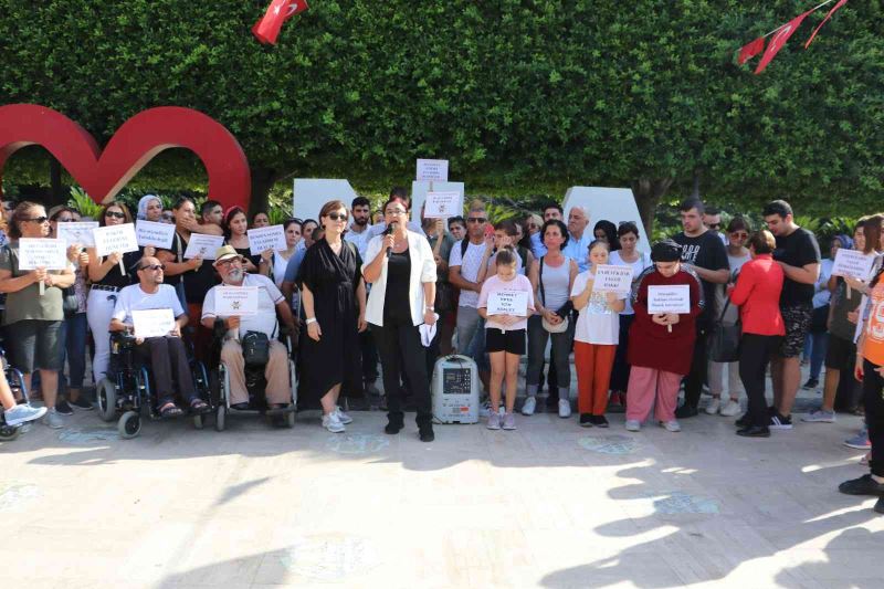 Adana’da otizm derneği üyeleri ‘Mehmet’ için toplandı
