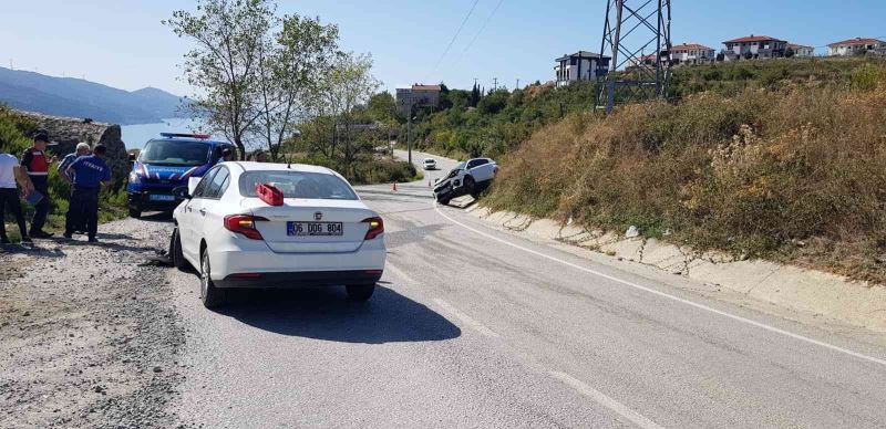 Yalova’da ciple otomobil kafa kafaya çarpıştı: 2 yaralı
