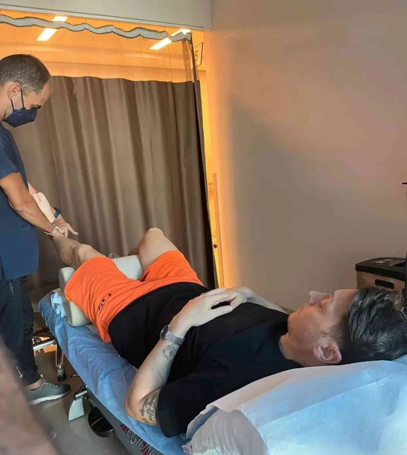 Mesut Özil ameliyat olacağını açıkladı
