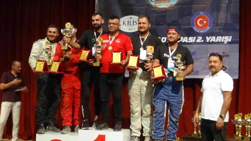 2022 Akdeniz Off-Road Kupası 2. ayağında dereceye girenlere kupa ve madalyaları verildi
