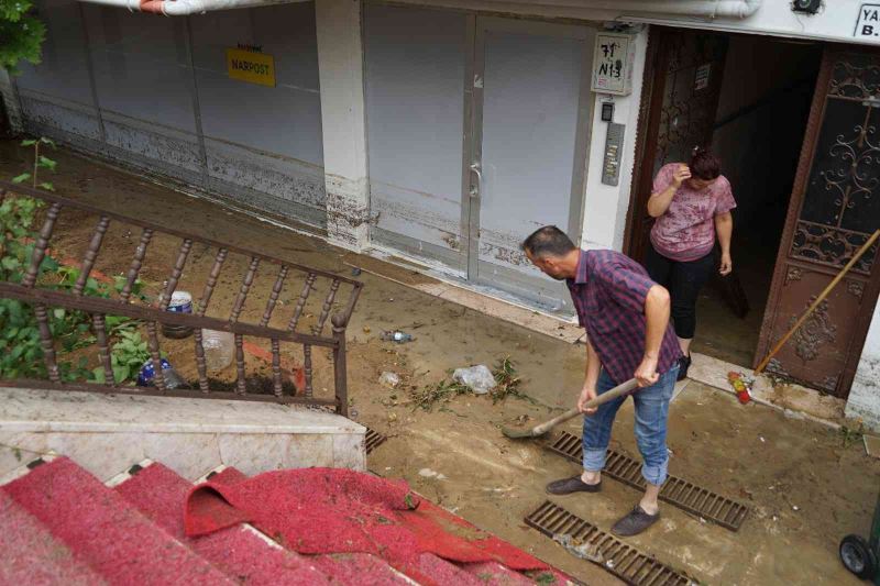 400’den fazla ev ve iş yerini su basmıştı, Kastamonu’da selin izleri siliniyor
